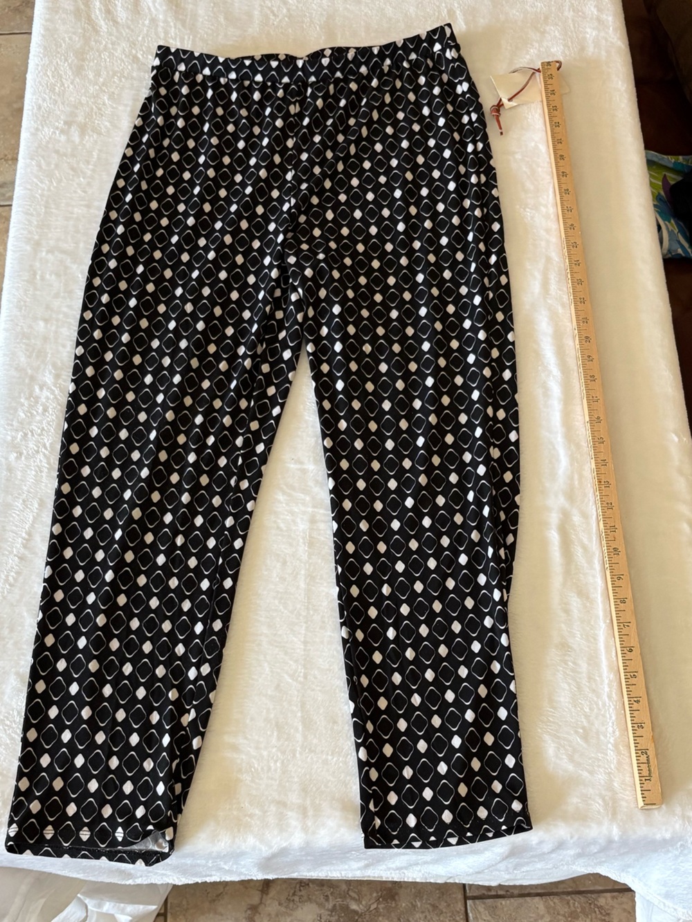 Chico's Black and White Geo-Print Ankle pants